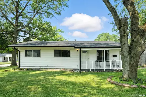 907 35th Ave, East Moline, IL 61244