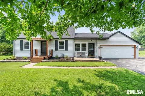 619 2nd St, Colona, IL 61241
