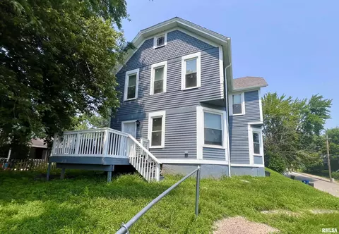 1830 E 11th St, Davenport, IA 52803