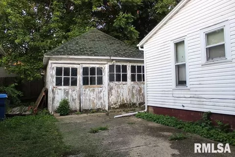 416 S Park St, Kewanee, IL 61443 photo 2