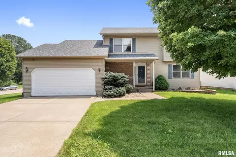 3101 Fieldcrest Dr, Davenport, IA 52806