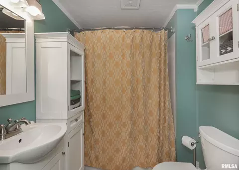 2702 47th St, Moline, IL 61265 photo 16