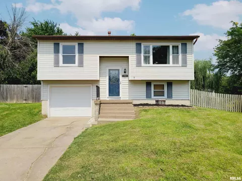 1505 Meadowbrook Ct, Davenport, IA 52804