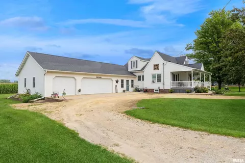 304 Clinton St, Calamus, IA 52729