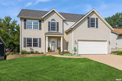 7001 Cresthill Dr, Davenport, IA 52806