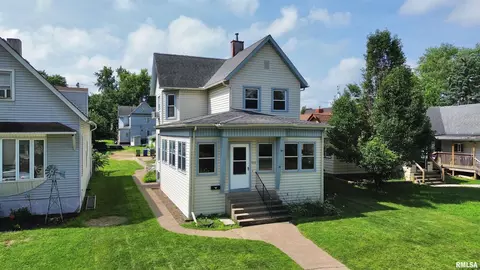 633 4th Ave S, Clinton, IA 52732