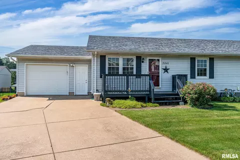 2841 W 63rd St, Davenport, IA 52806