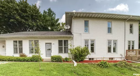1710 N 3rd St, Clinton, IA 52732