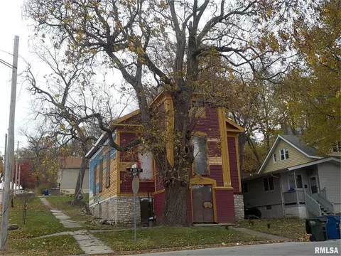 830 W 6th St, Davenport, IA 52802
