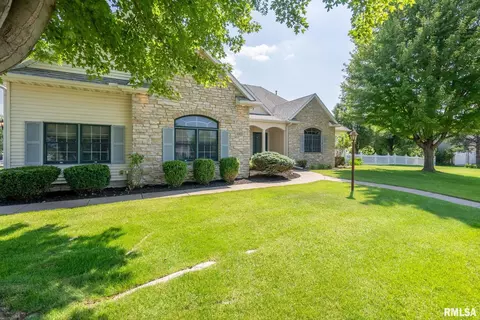 1003 W Spring St, Eldridge, IA 52748 photo 2