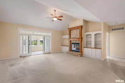 1003 W Spring St, Eldridge, IA 52748 photo 7