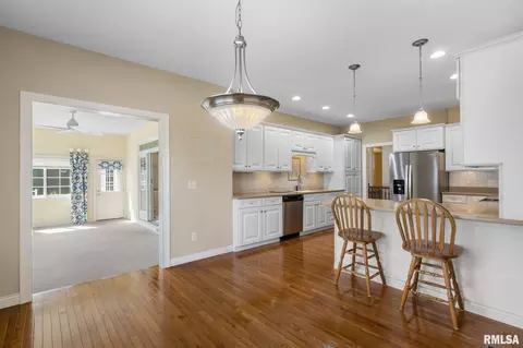1003 W Spring St, Eldridge, IA 52748 photo 17