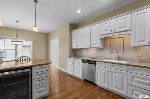 1003 W Spring St, Eldridge, IA 52748 photo 11