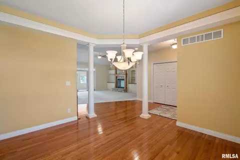1003 W Spring St, Eldridge, IA 52748 photo 6