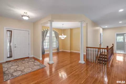1003 W Spring St, Eldridge, IA 52748 photo 5