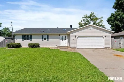 1906 E 5th St, Coal Valley, IL 61240
