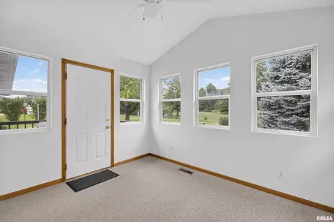 18 Dexter Blvd, Eldridge, IA 52748 photo 16