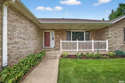 18 Dexter Blvd, Eldridge, IA 52748 photo 2