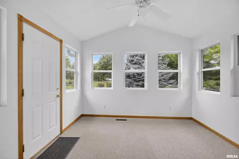 18 Dexter Blvd, Eldridge, IA 52748 photo 15