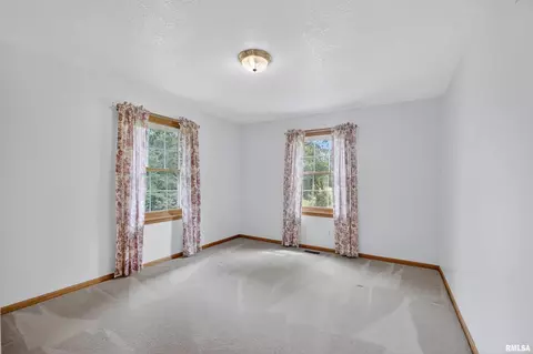 18 Dexter Blvd, Eldridge, IA 52748 photo 17