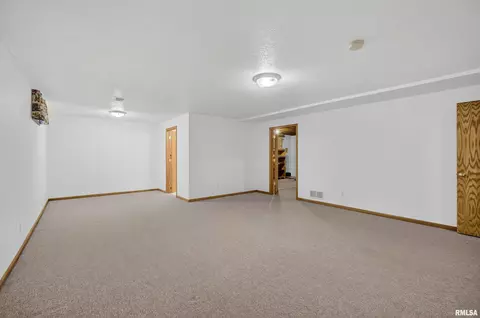 18 Dexter Blvd, Eldridge, IA 52748 photo 34