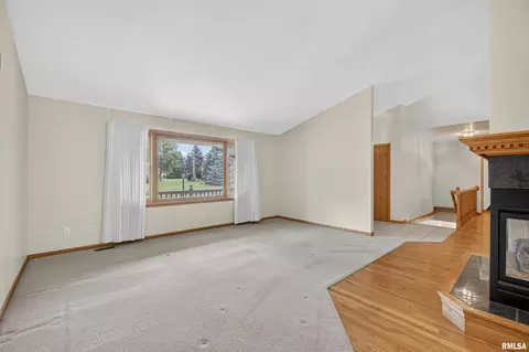 18 Dexter Blvd, Eldridge, IA 52748 photo 6