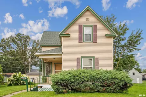 3711 Pearl Ave, Davenport, IA 52802