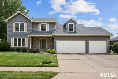 1035 W 57th Pl, Davenport, IA 52806