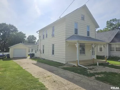1012 Orange St, Muscatine, IA 52761
