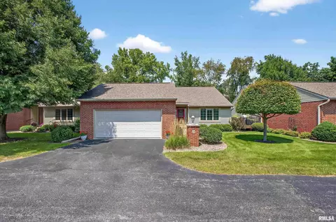 5 Briarwood Ln, Rock Island, IL 61201
