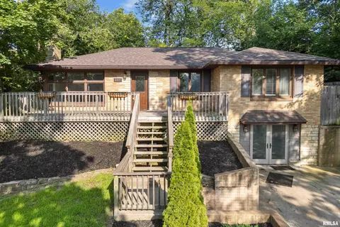 209 14th St, Silvis, IL 61282