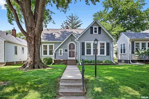 3016 Arlington Ave, Davenport, IA 52803