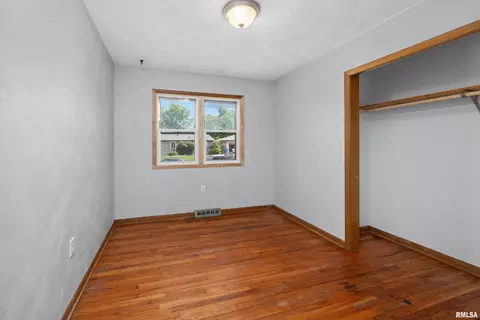 810 13th St, Silvis, IL 61282 photo 10