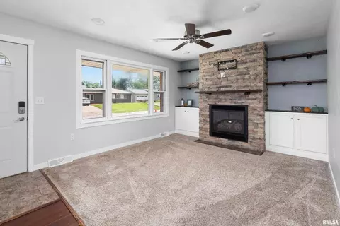 810 13th St, Silvis, IL 61282 photo 3