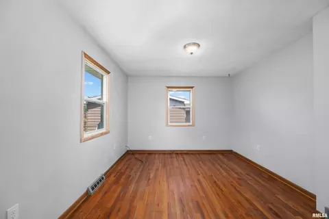 810 13th St, Silvis, IL 61282 photo 12