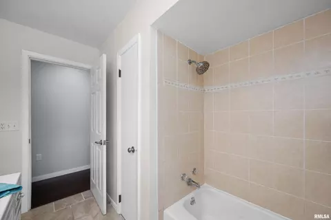 810 13th St, Silvis, IL 61282 photo 9