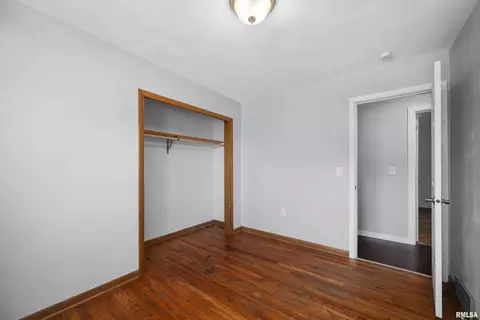 810 13th St, Silvis, IL 61282 photo 11
