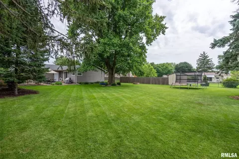 119 S Park View Dr, Eldridge, IA 52748 photo 33