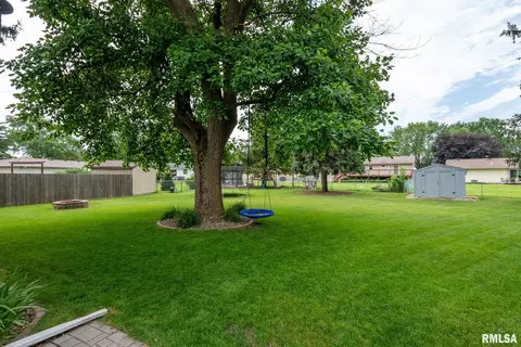 119 S Park View Dr, Eldridge, IA 52748 photo 30