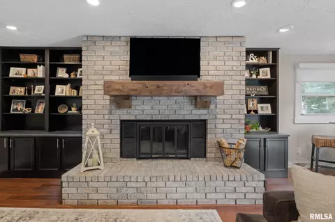 119 S Park View Dr, Eldridge, IA 52748 photo 12
