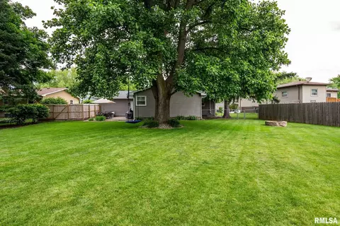 119 S Park View Dr, Eldridge, IA 52748 photo 32
