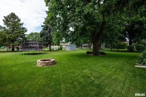 119 S Park View Dr, Eldridge, IA 52748 photo 31