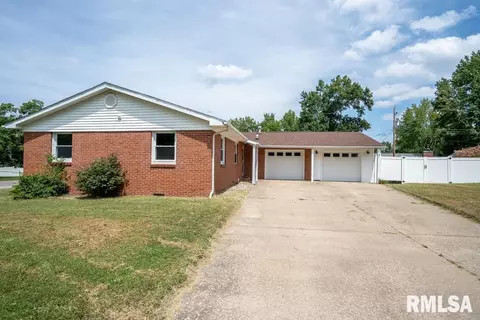 600 Indian Hill Dr, Herrin, IL 62948