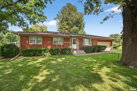 3610 N Lincoln Ave, Davenport, IA 52806