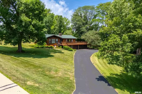 28002 230th St, Le Claire, IA 52753