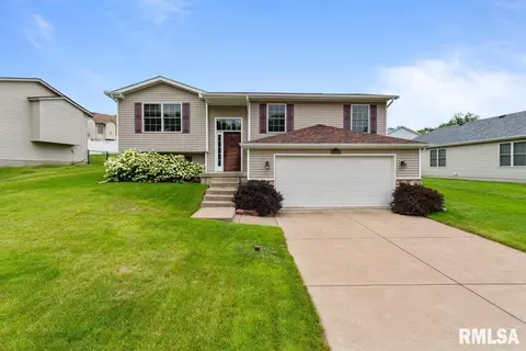 5335 Hillandale Rd, Davenport, IA 52806