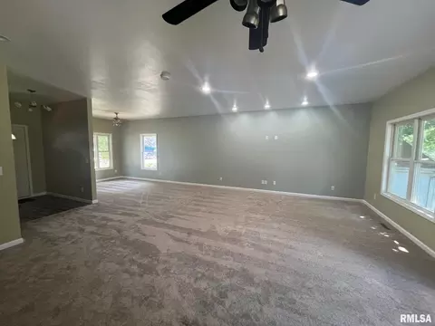 211 E College St, Kewanee, IL 61443 photo 17