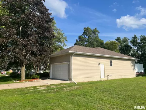 211 E College St, Kewanee, IL 61443 photo 7