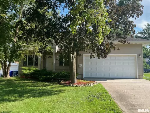 211 E College St, Kewanee, IL 61443 photo 2