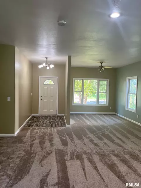 211 E College St, Kewanee, IL 61443 photo 14